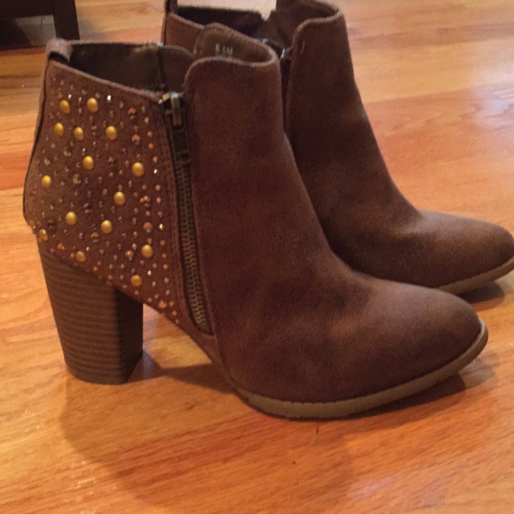 Boots - Picture 2 of 3